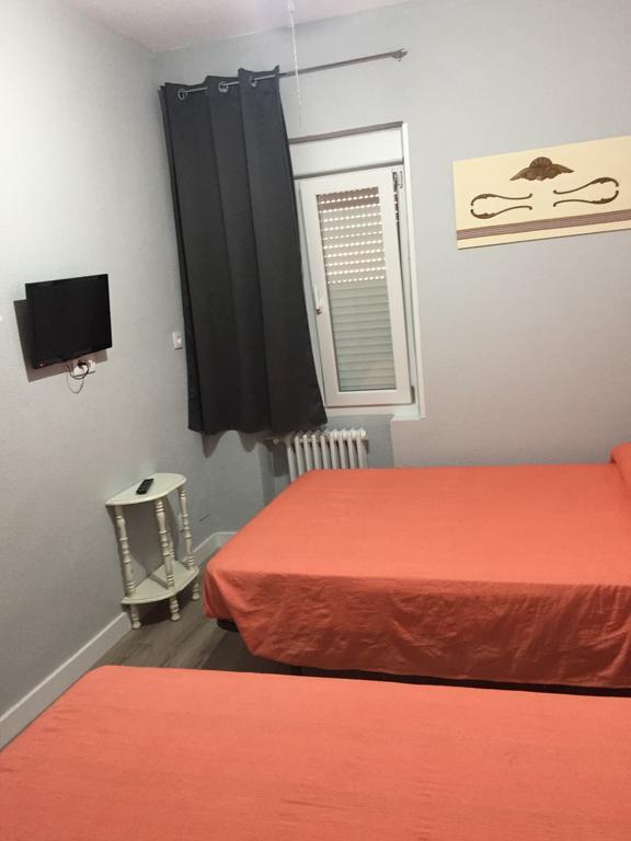 Hostal Rosales Aranda de Duero Extérieur photo